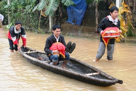 Cưới trong lũ - 2