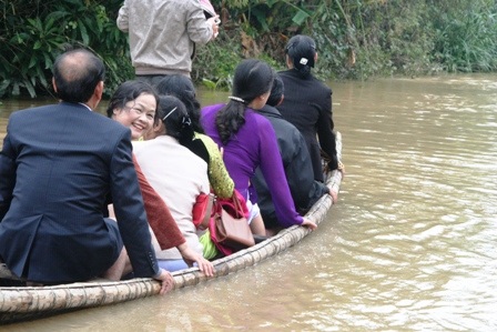 Cưới trong lũ - 3