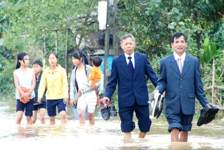 Cưới trong lũ - 4