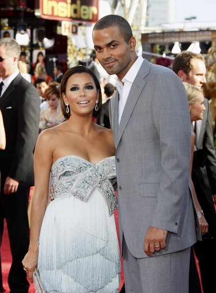 Eva Longoria ly dị vì chồng trẻ ngoại tình - 2 Eva Longoria ly dị vì chồng trẻ ngoại tình - 2