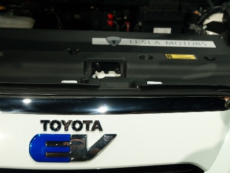 Lộ diện RAV4 phiên bản chạy điện - 7 Lộ diện RAV4 phiên bản chạy điện - 7