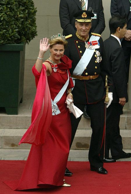 Những đám cưới hoàng gia không “môn đăng hộ đối” - 4