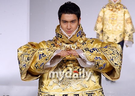 Lee Byung Hun bất ngờ hôn Kim Hee Sun  - 10