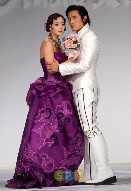 Lee Byung Hun bất ngờ hôn Kim Hee Sun  - 13