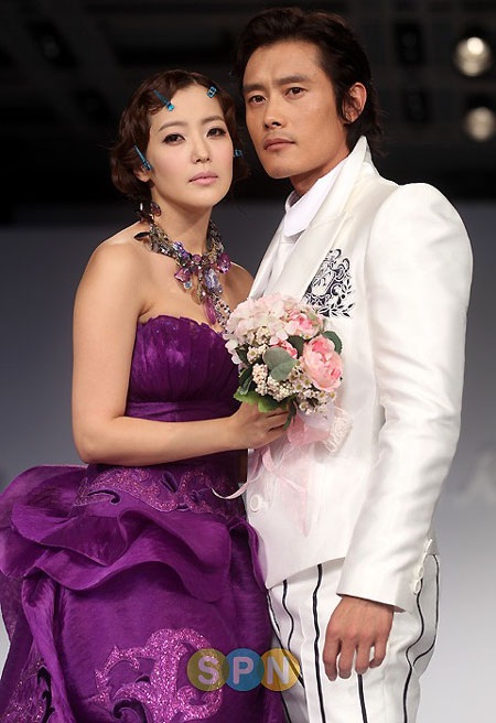 Lee Byung Hun bất ngờ hôn Kim Hee Sun  - 15