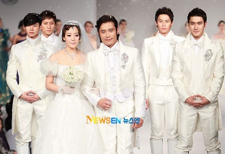 Lee Byung Hun bất ngờ hôn Kim Hee Sun  - 1