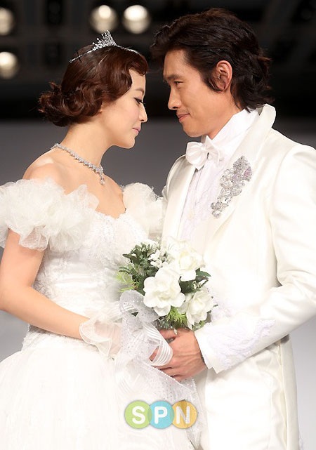 Lee Byung Hun bất ngờ hôn Kim Hee Sun  - 5