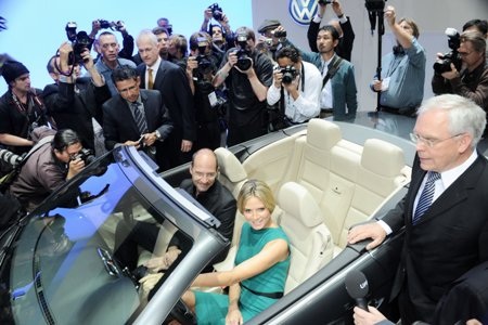 Siêu mẫu tỏa sáng cùng Volkswagen Eos - 10