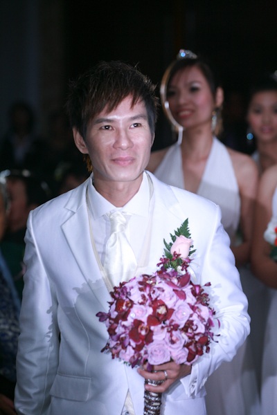 Nụ hôn hạnh phúc trong ngày cưới của Lý Hải - 10 Nụ hôn hạnh phúc trong ngày cưới của Lý Hải - 10