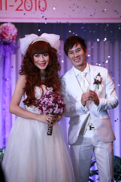 Nụ hôn hạnh phúc trong ngày cưới của Lý Hải - 11 Nụ hôn hạnh phúc trong ngày cưới của Lý Hải - 11