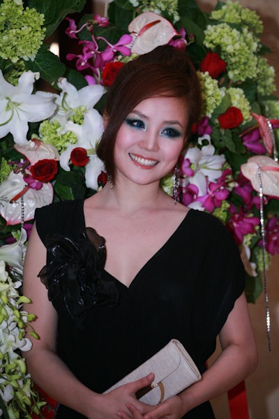 Nụ hôn hạnh phúc trong ngày cưới của Lý Hải - 19 Nụ hôn hạnh phúc trong ngày cưới của Lý Hải - 19