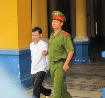 Tuyên án chung thân kẻ trốn lệnh truy nã 14 năm  - 1