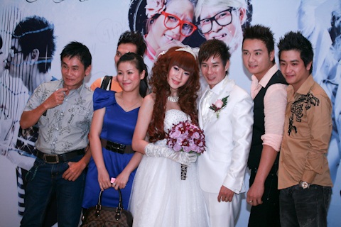 Nụ hôn hạnh phúc trong ngày cưới của Lý Hải - 6 Nụ hôn hạnh phúc trong ngày cưới của Lý Hải - 6