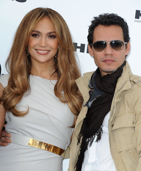 Vợ chồng Jennifer Lopez tình tứ trong buổi họp báo - 4