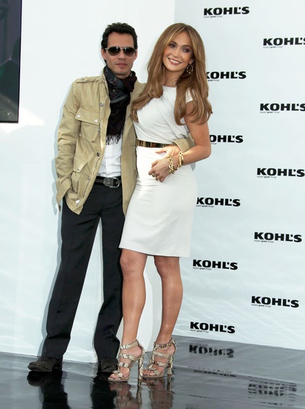 Vợ chồng Jennifer Lopez tình tứ trong buổi họp báo - 7