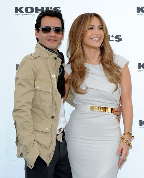 Vợ chồng Jennifer Lopez tình tứ trong buổi họp báo - 3