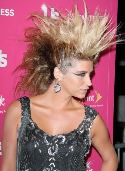 Kesha đi dự tiệc với mái tóc "bờm ngựa" - 5 Kesha đi dự tiệc với mái tóc "bờm ngựa" - 5