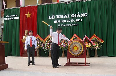 90 năm truyền thống Trường THPT Huỳnh Thúc Kháng - 1 90 năm truyền thống Trường THPT Huỳnh Thúc Kháng - 1