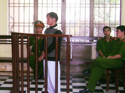 Lừa xuất khẩu lao động, “giám đốc” lãnh 12 năm tù - 1 Lừa xuất khẩu lao động, “giám đốc” lãnh 12 năm tù - 1