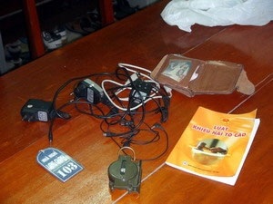 Bắt giữ 2 đối tượng cài bẫy, tống tiền cảnh sát giao thông - 1 Bắt giữ 2 đối tượng cài bẫy, tống tiền cảnh sát giao thông - 1