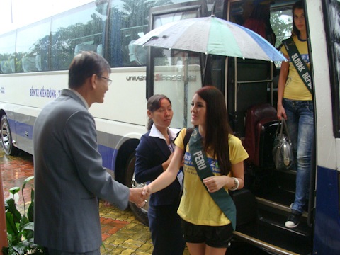 Những hoạt động đầu tiên của người đẹp Hoa hậu Trái đất tại Phú Yên - 1 Những hoạt động đầu tiên của người đẹp Hoa hậu Trái đất tại Phú Yên - 1