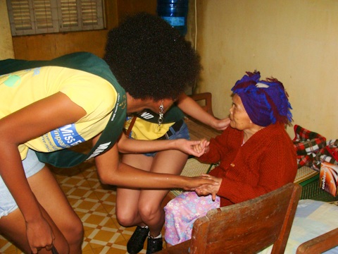 Những hoạt động đầu tiên của người đẹp Hoa hậu Trái đất tại Phú Yên - 5 Những hoạt động đầu tiên của người đẹp Hoa hậu Trái đất tại Phú Yên - 5