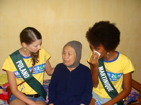 Những hoạt động đầu tiên của người đẹp Hoa hậu Trái đất tại Phú Yên - 6 Những hoạt động đầu tiên của người đẹp Hoa hậu Trái đất tại Phú Yên - 6