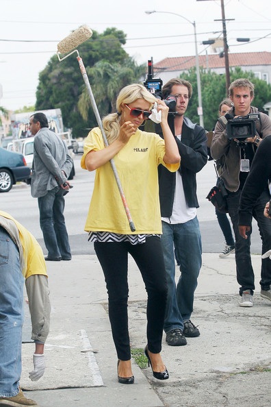 Paris Hilton: Đi lao động công ích... vẫn sành điệu - 14