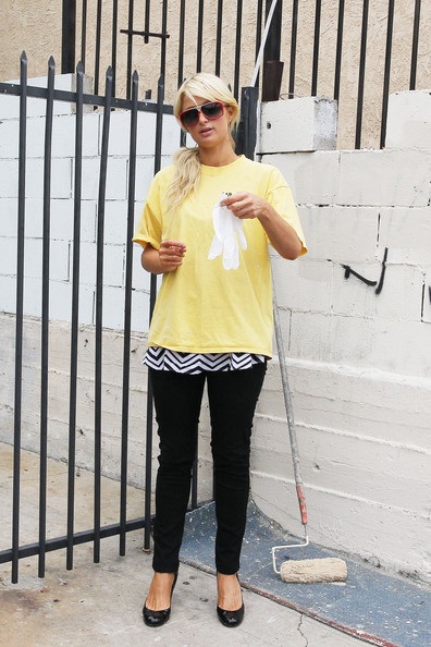 Paris Hilton: Đi lao động công ích... vẫn sành điệu - 15