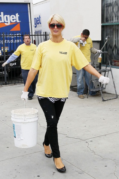 Paris Hilton: Đi lao động công ích... vẫn sành điệu - 21