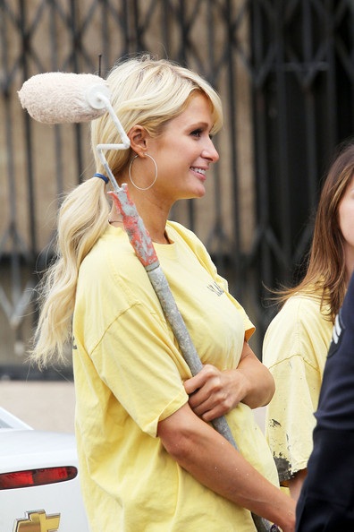 Paris Hilton: Đi lao động công ích... vẫn sành điệu - 12