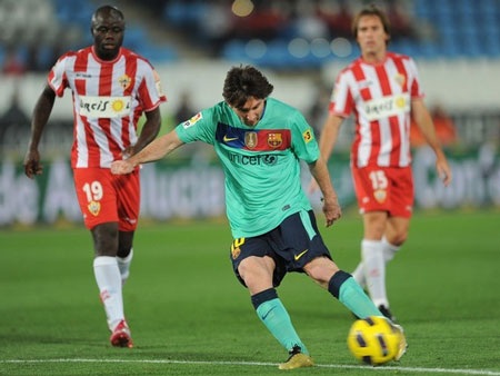 Messi ghi hơn 100 bàn tại La Liga - 1