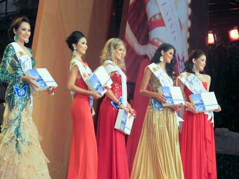 Ngọc Thạch lọt Top 10 cuộc thi Người mẫu thế giới - 3 Ngọc Thạch lọt Top 10 cuộc thi Người mẫu thế giới - 3