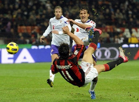 Ibra sắm vai người hùng, Milan giữ vững ngôi đầu - 2 Ibra sắm vai người hùng, Milan giữ vững ngôi đầu - 2