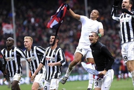 Thần may mắn trợ giúp Juventus đánh bại Genoa - 3