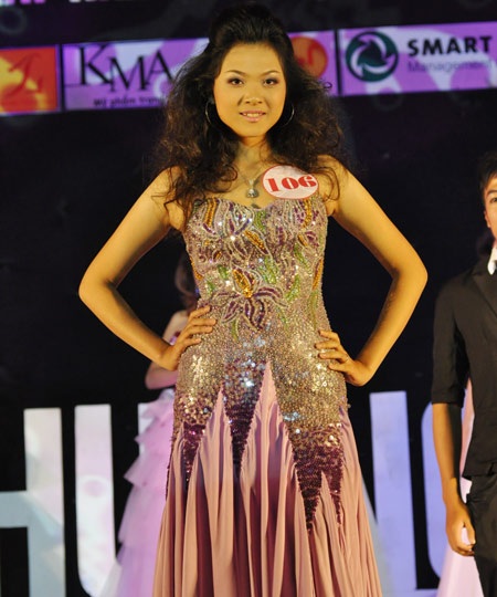 Ngọc Thúy “bội thu” danh hiệu tại Miss Thương Mại 2010 - 12 Ngọc Thúy “bội thu” danh hiệu tại Miss Thương Mại 2010 - 12