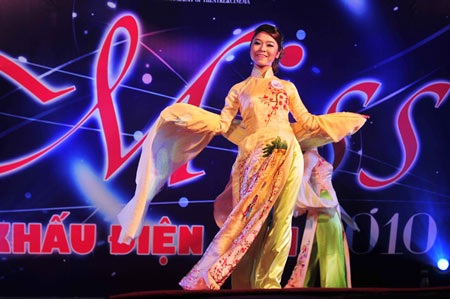 “Sống thử” đưa Trần Thị Nga thành Hoa khôi trường Điện ảnh - 2 “Sống thử” đưa Trần Thị Nga thành Hoa khôi trường Điện ảnh - 2