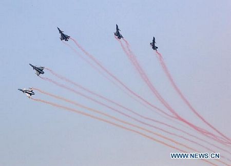 Phi đội bay “made in China” tại triển lãm hàng không  - 9