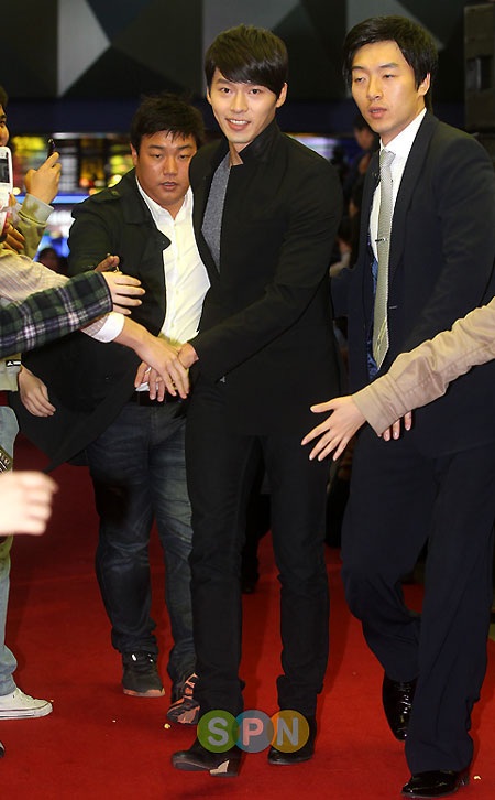 Vợ Jang Dong Gun mặt "mộc" dự buổi giới thiệu phim của chồng - 13 Vợ Jang Dong Gun mặt "mộc" dự buổi giới thiệu phim của chồng - 13