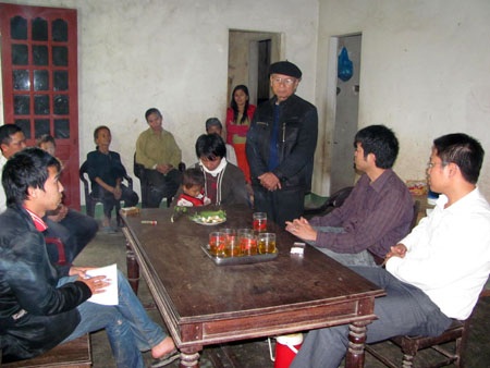 Gia đình 4 đứa trẻ mất mẹ trong lũ cảm ơn báo Dân trí - 1 Gia đình 4 đứa trẻ mất mẹ trong lũ cảm ơn báo Dân trí - 1