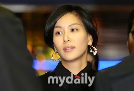 Vợ Jang Dong Gun mặt "mộc" dự buổi giới thiệu phim của chồng - 6 Vợ Jang Dong Gun mặt "mộc" dự buổi giới thiệu phim của chồng - 6