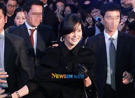 Vợ Jang Dong Gun mặt "mộc" dự buổi giới thiệu phim của chồng - 4 Vợ Jang Dong Gun mặt "mộc" dự buổi giới thiệu phim của chồng - 4