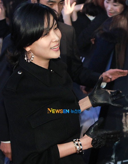 Vợ Jang Dong Gun mặt "mộc" dự buổi giới thiệu phim của chồng - 7 Vợ Jang Dong Gun mặt "mộc" dự buổi giới thiệu phim của chồng - 7