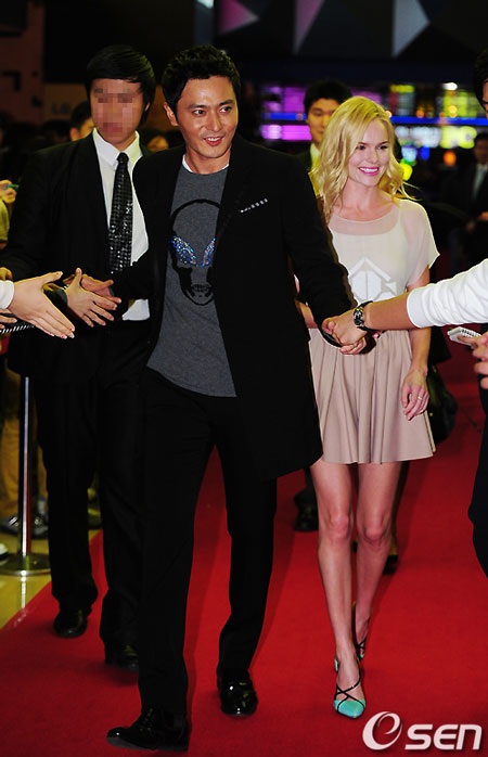 Vợ Jang Dong Gun mặt "mộc" dự buổi giới thiệu phim của chồng - 20 Vợ Jang Dong Gun mặt "mộc" dự buổi giới thiệu phim của chồng - 20