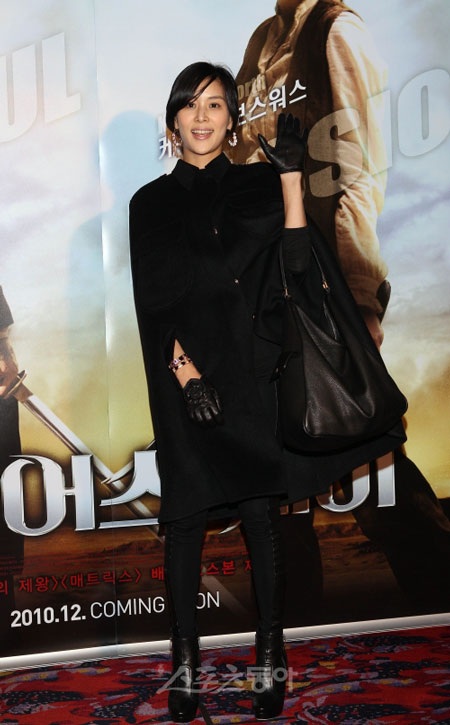 Vợ Jang Dong Gun mặt "mộc" dự buổi giới thiệu phim của chồng - 9 Vợ Jang Dong Gun mặt "mộc" dự buổi giới thiệu phim của chồng - 9