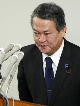 Bộ trưởng Nhật mất chức vì “nói hớ” - 1