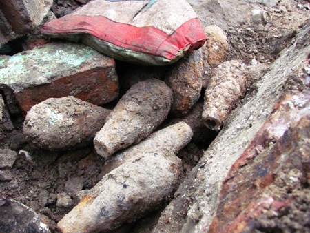 Phú Yên: Phát hiện 12 quả đạn cối 81 trong khu dân cư  - 1