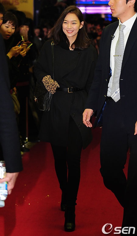 Vợ Jang Dong Gun mặt "mộc" dự buổi giới thiệu phim của chồng - 11 Vợ Jang Dong Gun mặt "mộc" dự buổi giới thiệu phim của chồng - 11