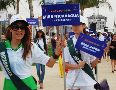 Người đẹp Hoa hậu trái đất trồng cây xanh tại Đà Nẵng - 2 Người đẹp Hoa hậu trái đất trồng cây xanh tại Đà Nẵng - 2