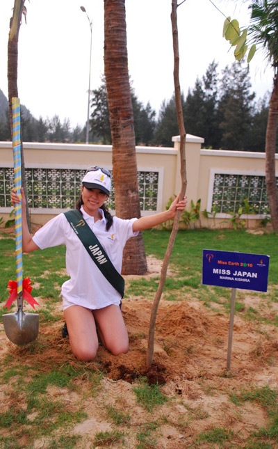 Người đẹp Hoa hậu trái đất trồng cây xanh tại Đà Nẵng - 3 Người đẹp Hoa hậu trái đất trồng cây xanh tại Đà Nẵng - 3